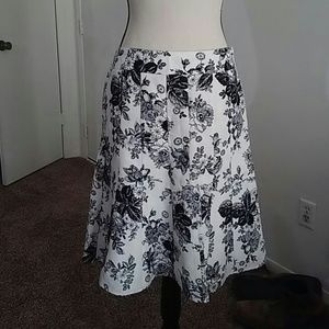 🌈 3/$10 SALE Black and White Floral Skirt